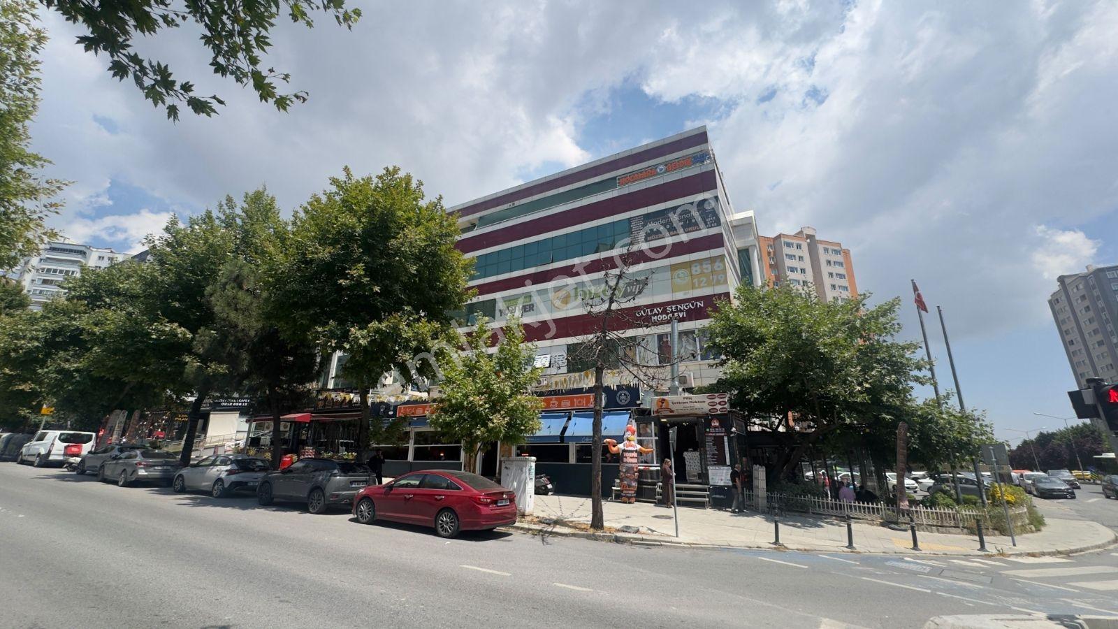Adnan Kahveci Cadde Üzeri Kurumsal Kiracılı Satılık Dükkan