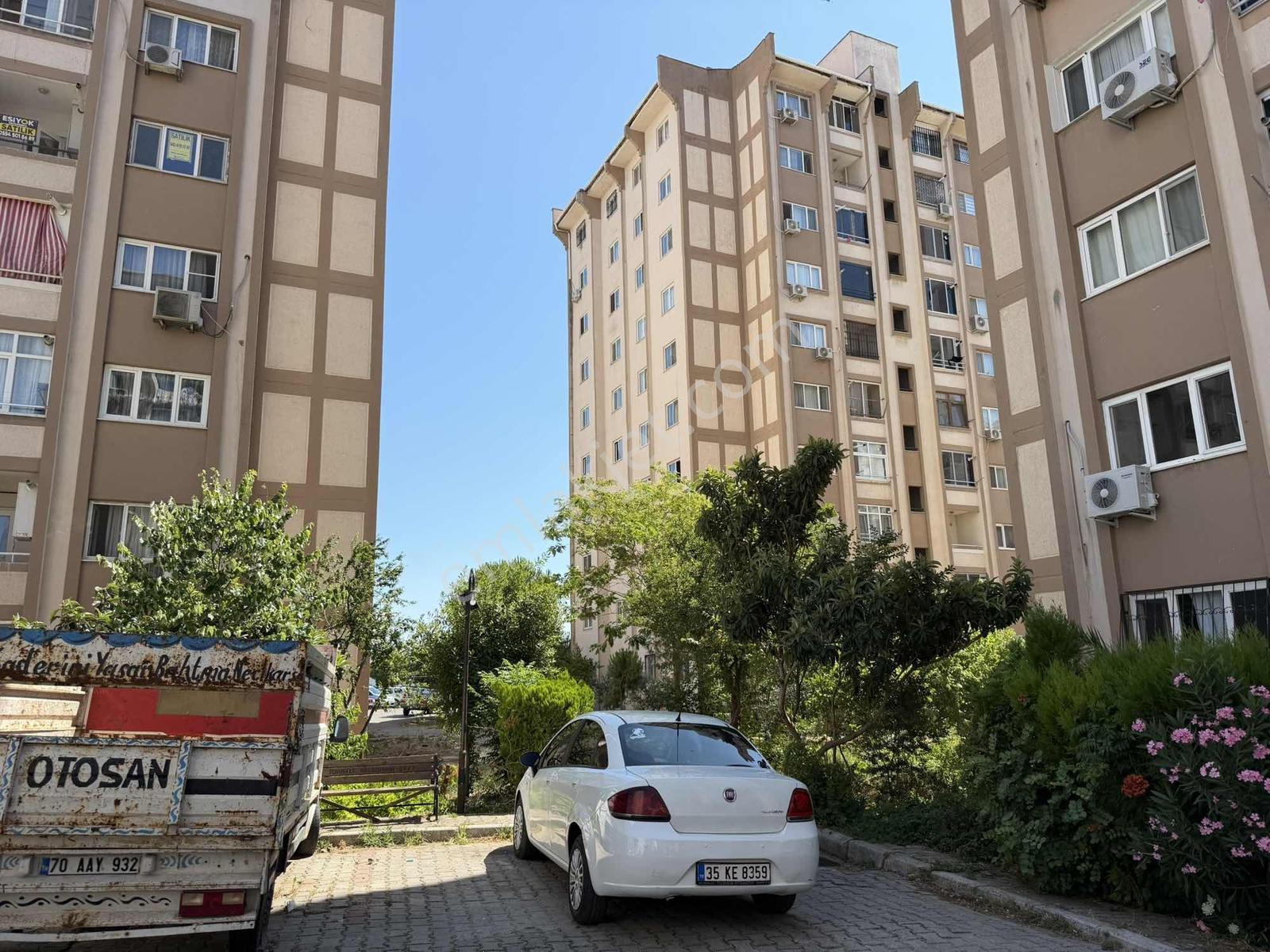 Öz-er Gayrimenkul'den Satılık Bahçelievler Toki'de 2+1 Daire