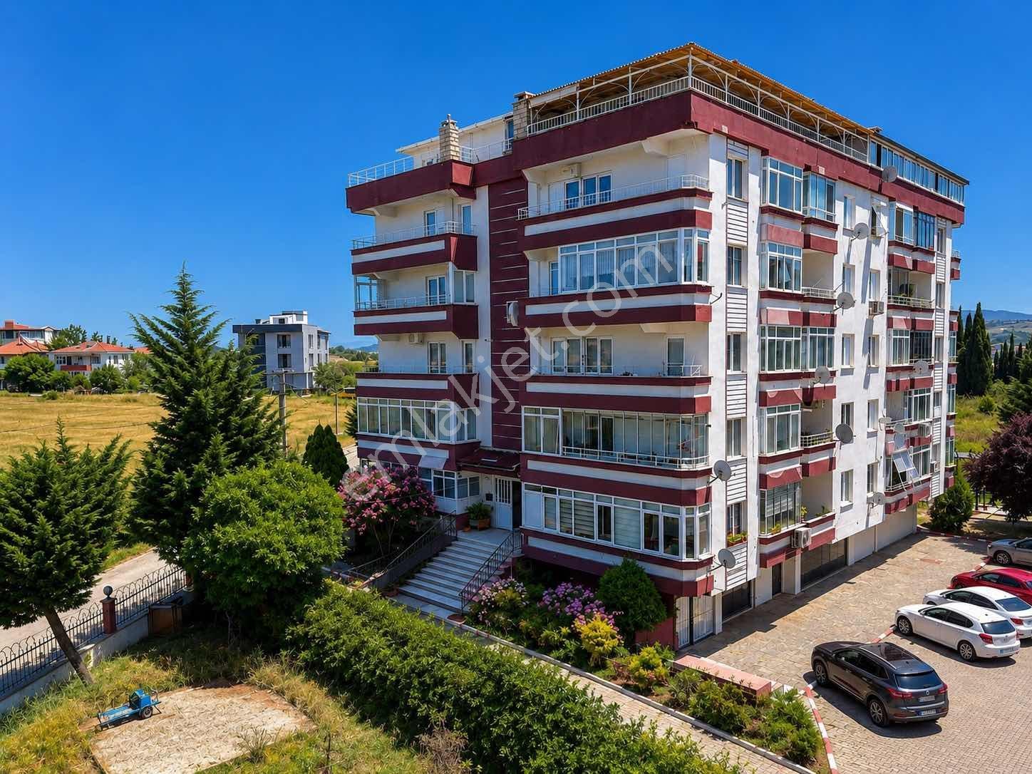 Yalova Çınarcık'ta Kırlangıç Sitesi | Eşyalı Deniz M. 2+1 Daire
