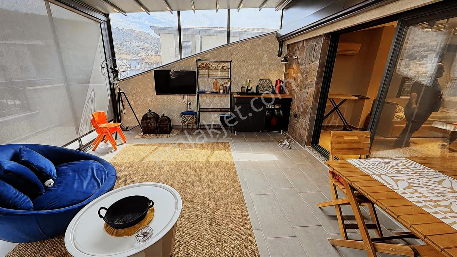 Güzelbahçe Yelki Merkez'de Kiralık 4+1 Tripleks Villa - Görsel 19