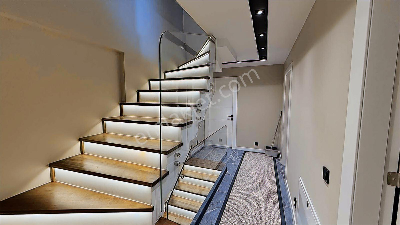 Güzelbahçe Yelki Merkez'de Kiralık 4+1 Tripleks Villa - Görsel 24