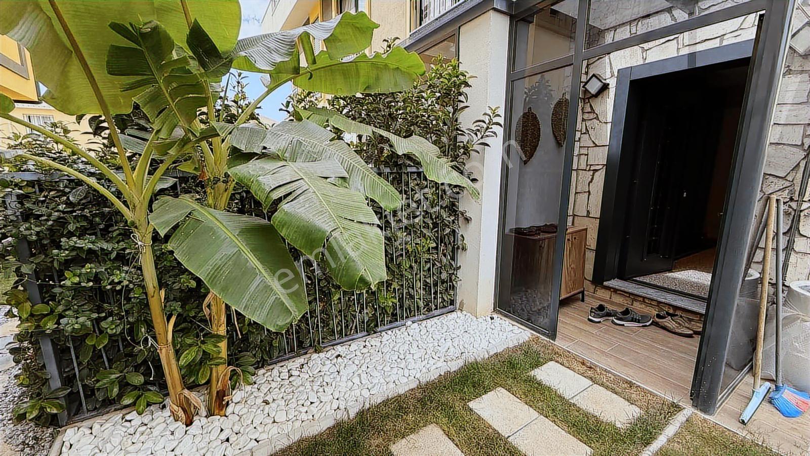 Güzelbahçe Yelki Merkez'de Kiralık 4+1 Tripleks Villa - Görsel 21