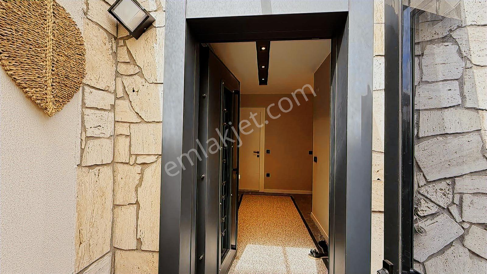 Güzelbahçe Yelki Merkez'de Kiralık 4+1 Tripleks Villa - Görsel 26