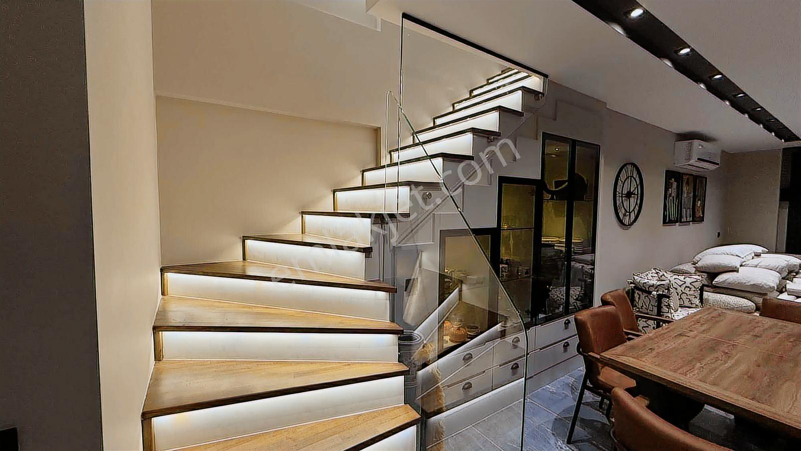 Güzelbahçe Yelki Merkez'de Kiralık 4+1 Tripleks Villa - Görsel 3
