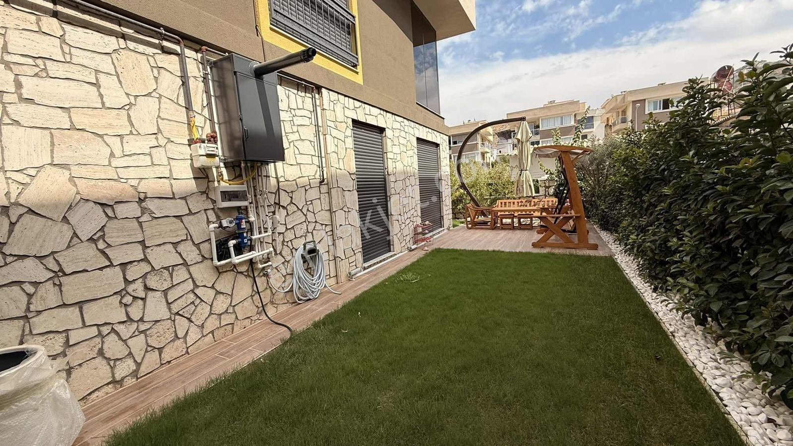 Güzelbahçe Yelki Merkez'de Kiralık 4+1 Tripleks Villa - Görsel 12