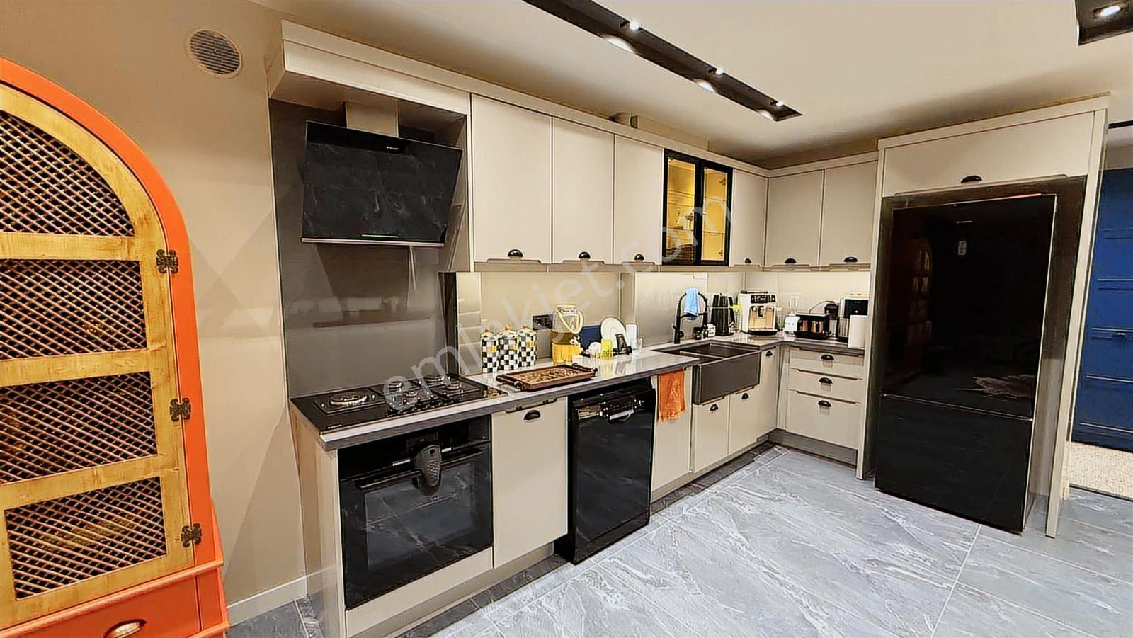 Güzelbahçe Yelki Merkez'de Kiralık 4+1 Tripleks Villa - Görsel 13
