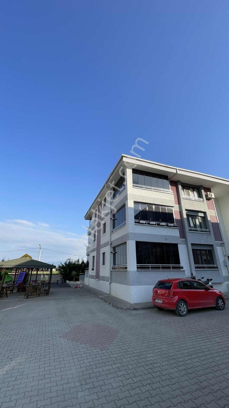 Ulucan'dan Kozluca'da Akpınar Cadesi Kiralık Site İçi 3+1 Daire - Görsel 6