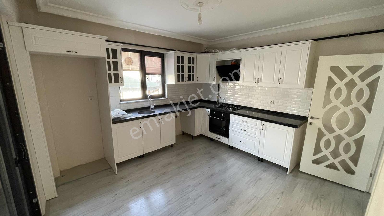 Ulucan'dan Kozluca'da Akpınar Cadesi Kiralık Site İçi 3+1 Daire - Görsel 8
