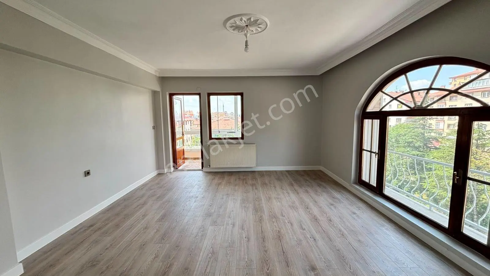 Bursa Caddesinde Satılık 5+1 Manzaralı Dubleks Daire