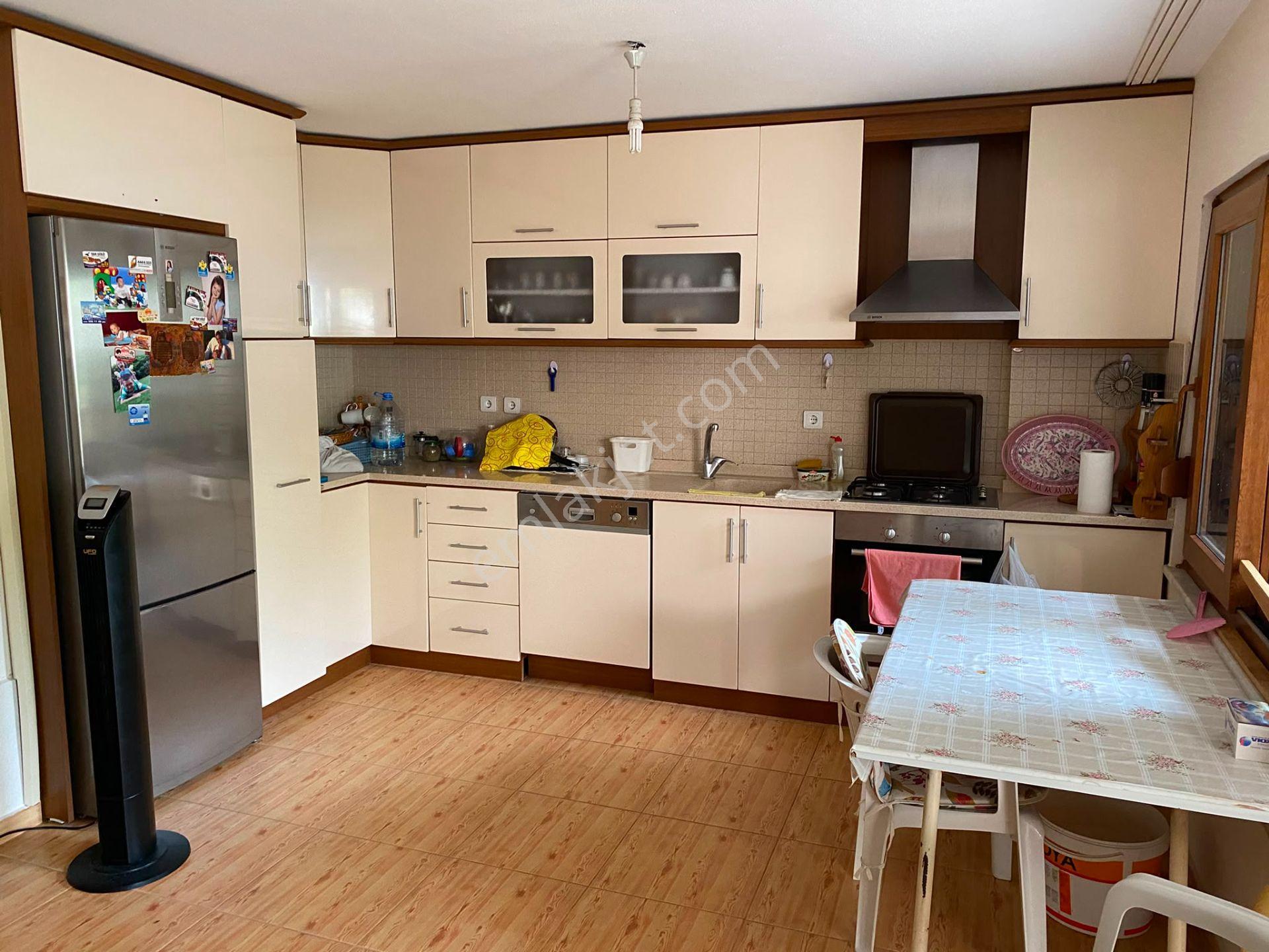 Altınoluk Merkezde Deniz Manzaralı, "1+1 Ek Daireli" Ve Geniş Bahçeli 3+1 Özel Villa - Görsel 35