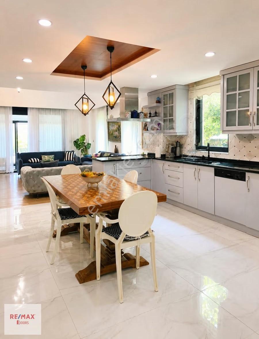 Antalya Doğayla İç İçe Asansörlü 4+1 Eşyalı Kiralık Villa - Görsel 8