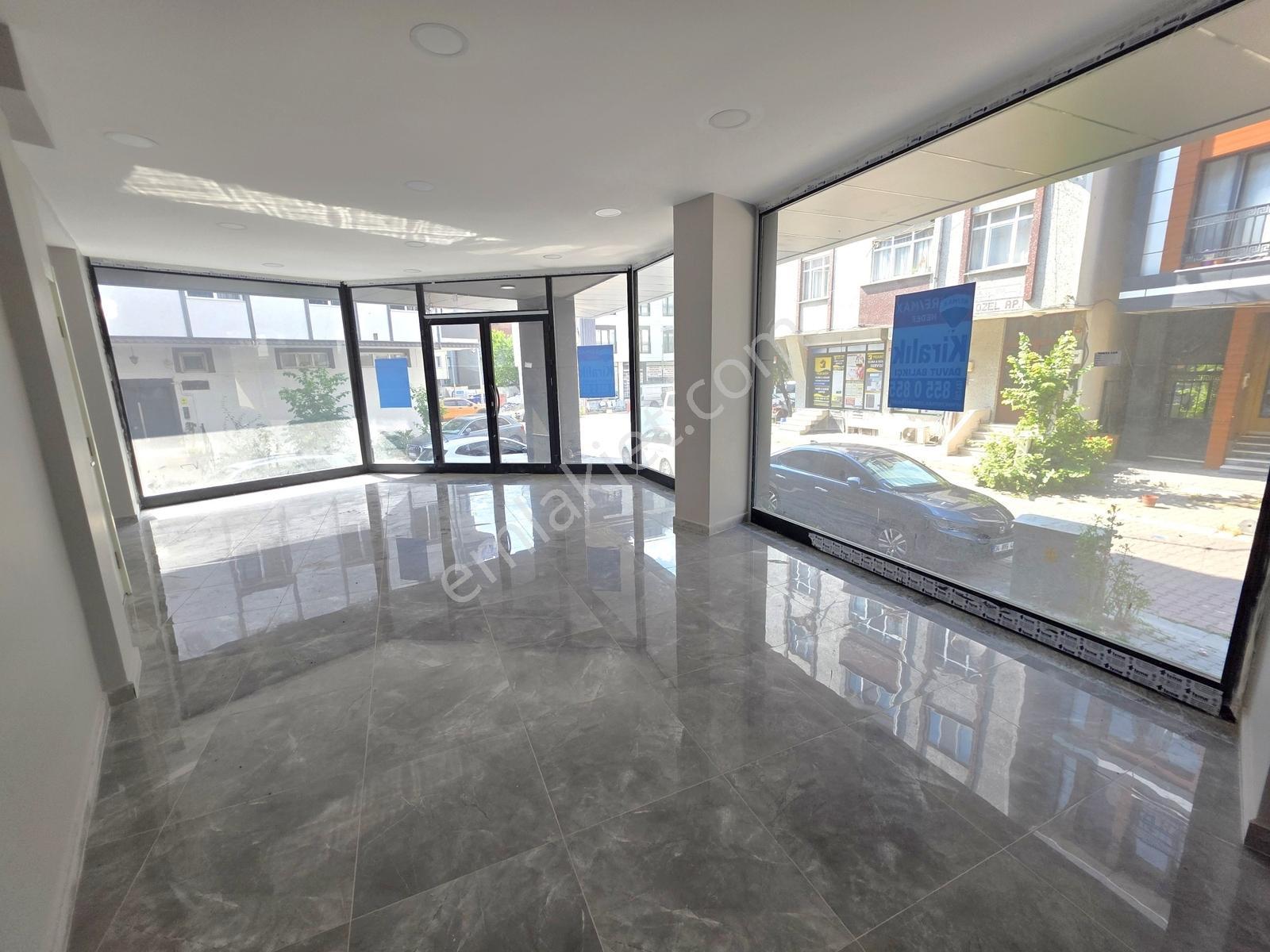 Florya Metrobüs Durağında Yeni Binada Kiralık 150 M2 Dükkan - Görsel 4