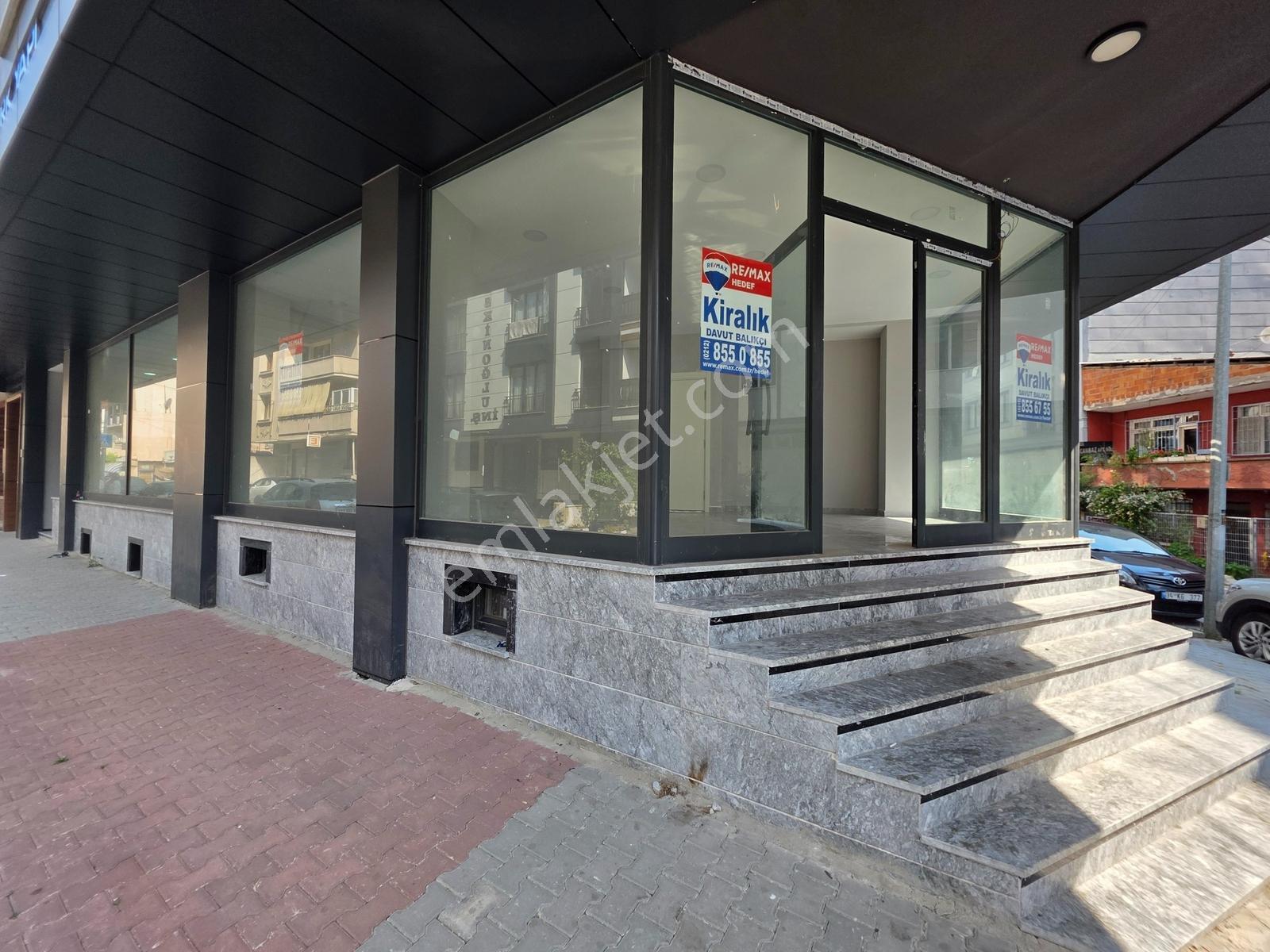 Florya Metrobüs Durağında Yeni Binada Kiralık 150 M2 Dükkan