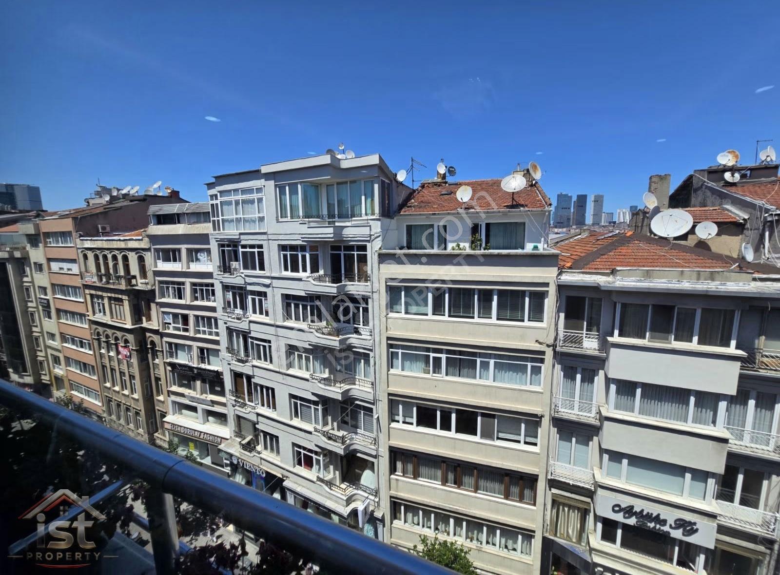 Nişantaşı Rumeli Cadde'de Asansörlü 70 M² Lüks 1+1 Ful Eşyalı - Görsel 15