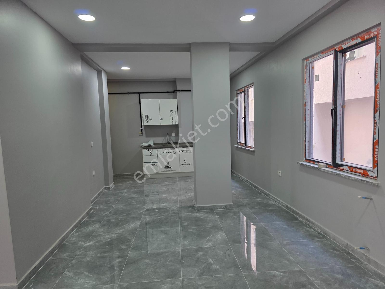 Florya Metrobüs Durağında Yeni Binada Satılık 100 M2 Dükkan - Görsel 17