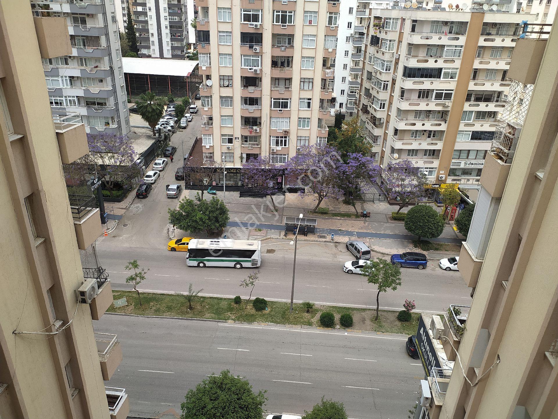 Senay Dan Turgut Özal Bulvar Üzerinde Hasarsız İskanlı Doğalgazlı İçi Yapılı 3+1 Kapalı Mutfak
