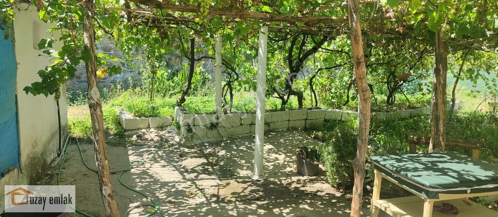Kemikler Mahallesi'nde Köy Merkezinde Satılık Kargir Ev Ve Bahçe - Görsel 8