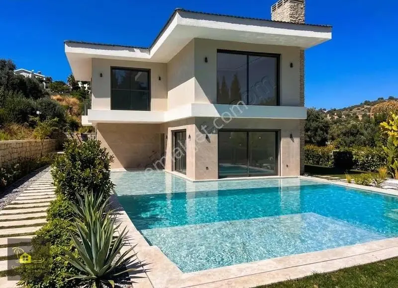 Çeşme Dalyan'da Müstakil Villa, 635m² Arsa, 5+1, Havuzlu