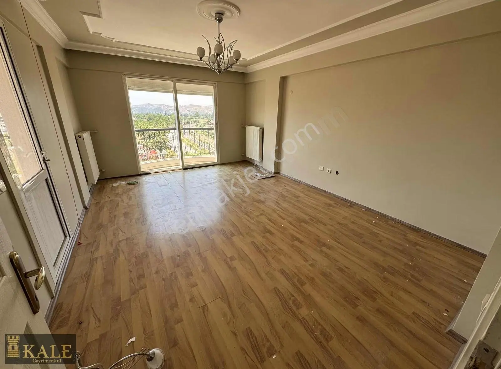 Kale'den Geniş 4+1 Kiralık Daire - Görsel 2