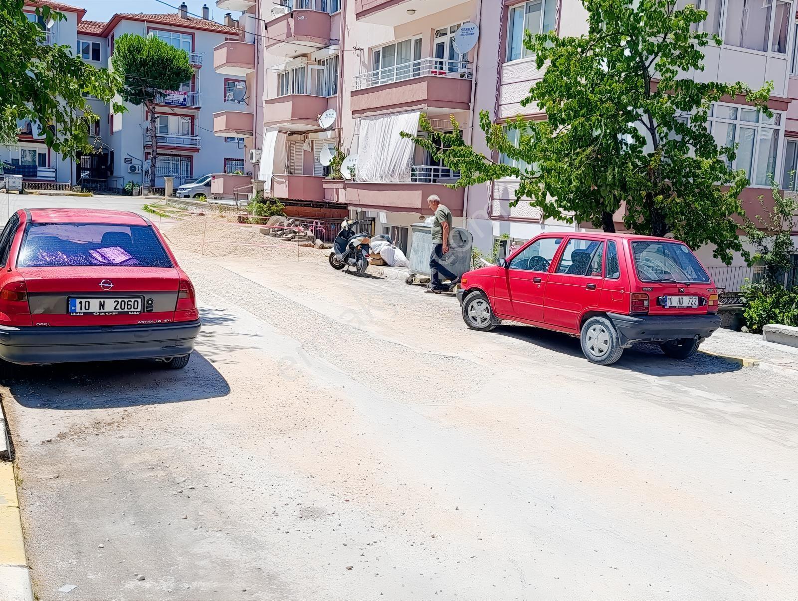 Yarış Ortaokulu Yanında 2+1 90 M2 Daire - Görsel 2