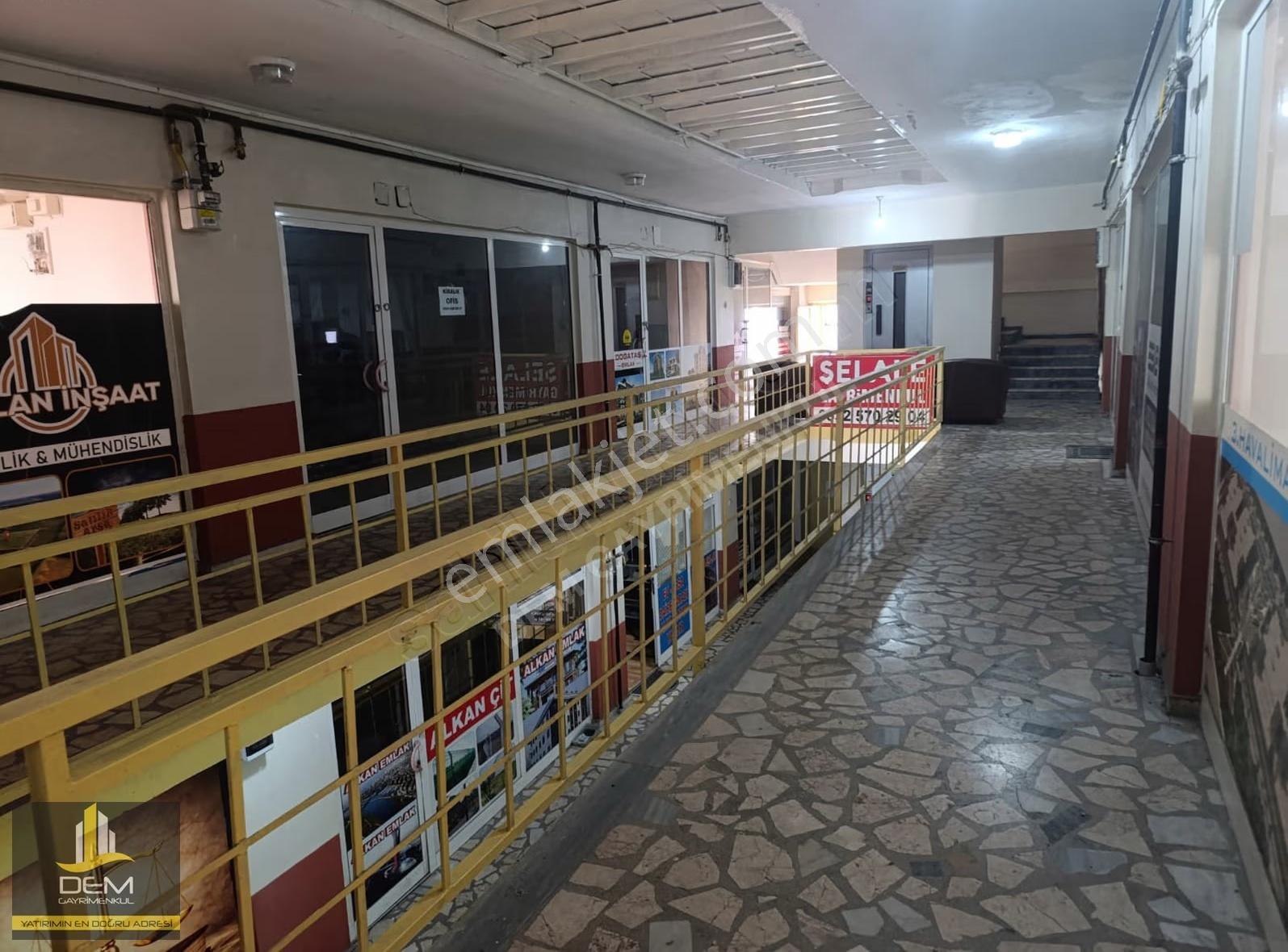 Arnavutköy Merkezde Ana Caddeye Bakan Ofis - Görsel 25