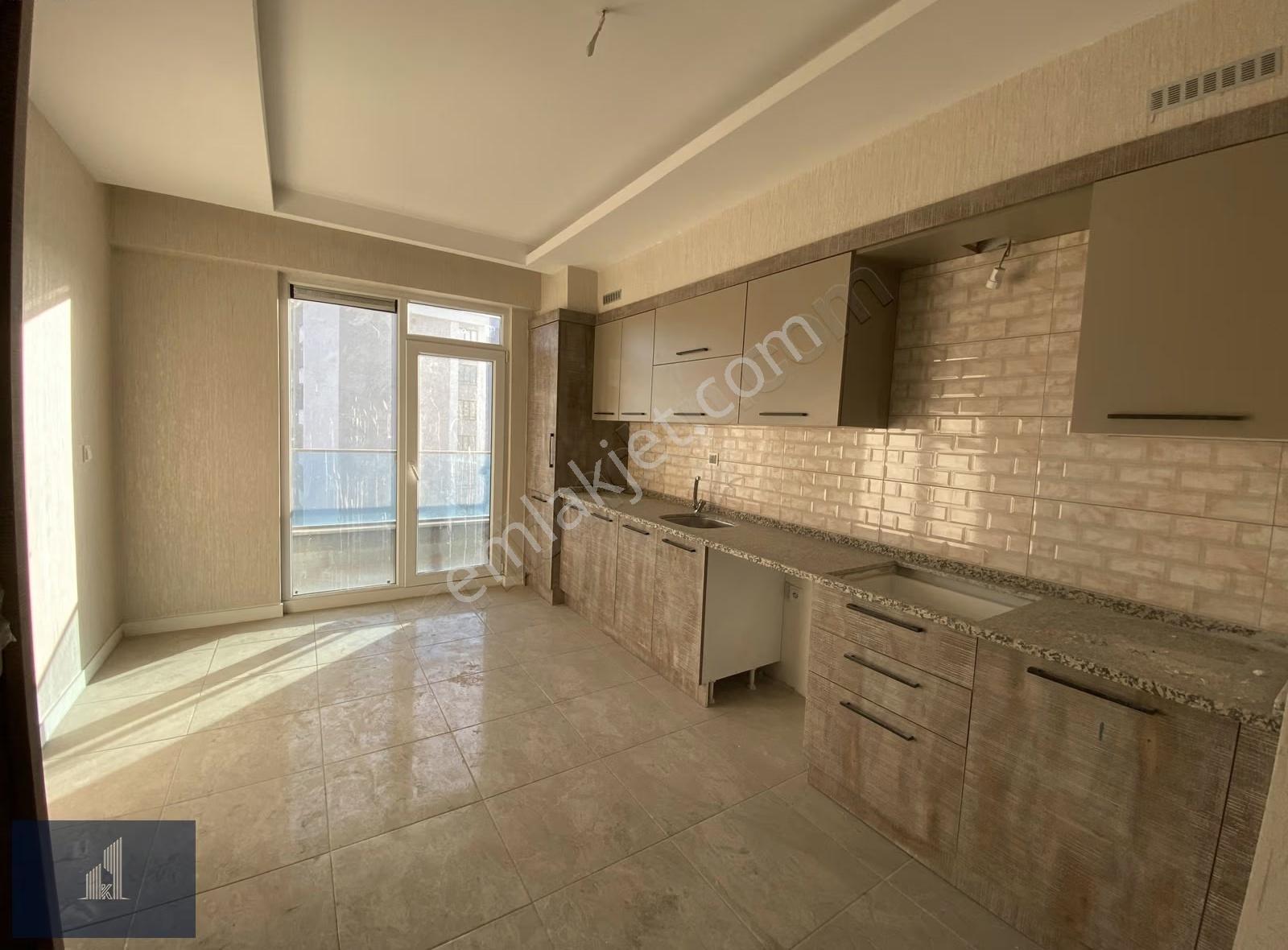 Kadir Dikici'den Ömer Halisdemir Caddesinde Kiralık 4+1 Daire - Görsel 15