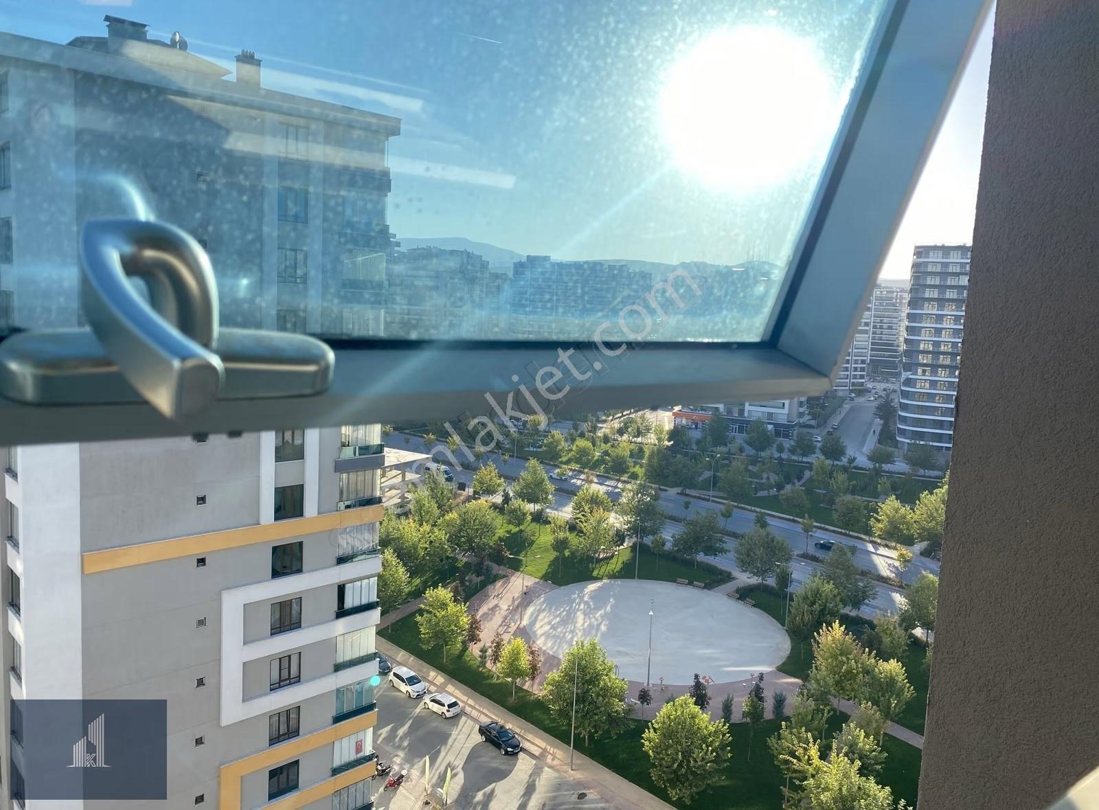 Kadir Dikici'den Ömer Halisdemir Caddesinde Kiralık 4+1 Daire
