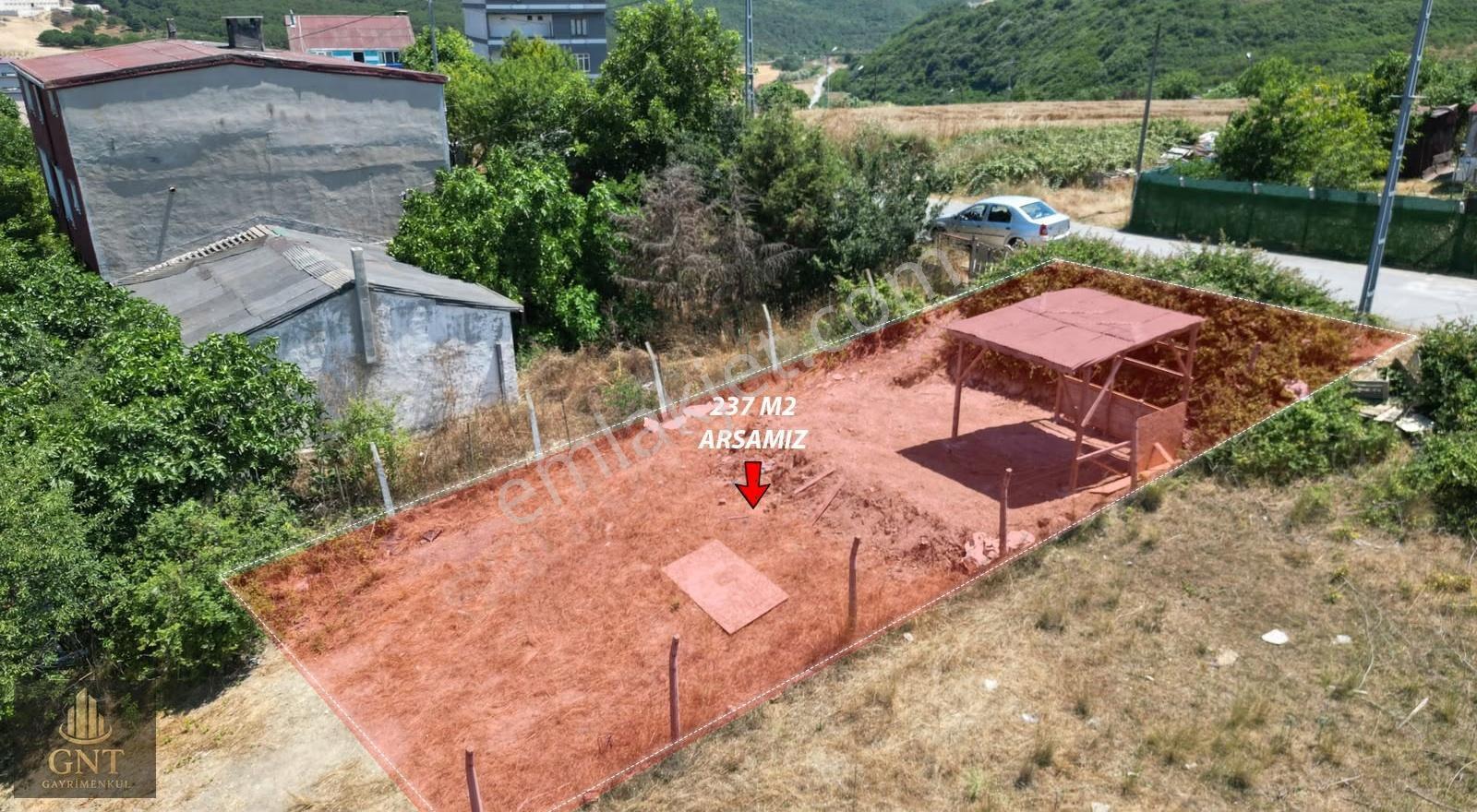 Arnavutköy Hacımaşlıda Köy İçi Etrafı Çevrili Arsa
