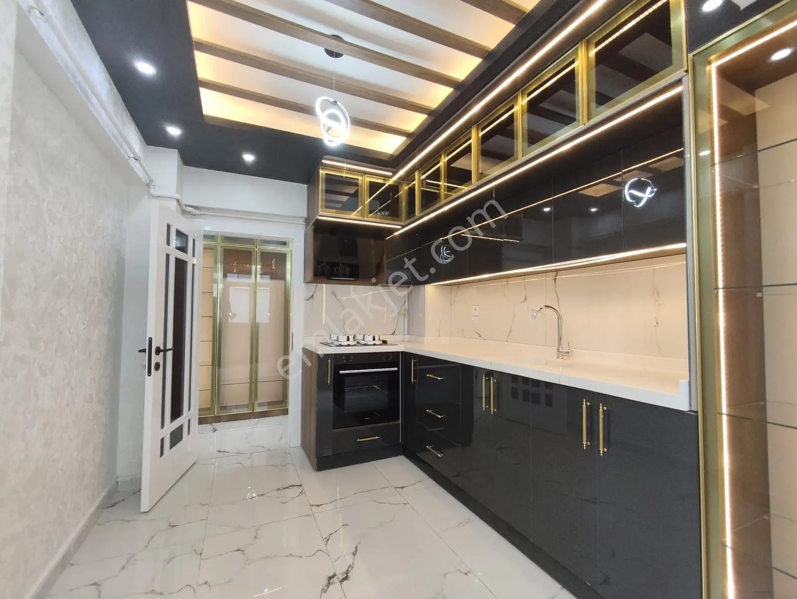 Yılmaz Gayrimenkulden Full Yapılı Masrafsız 3+1 Ara Kat Satılık Daire