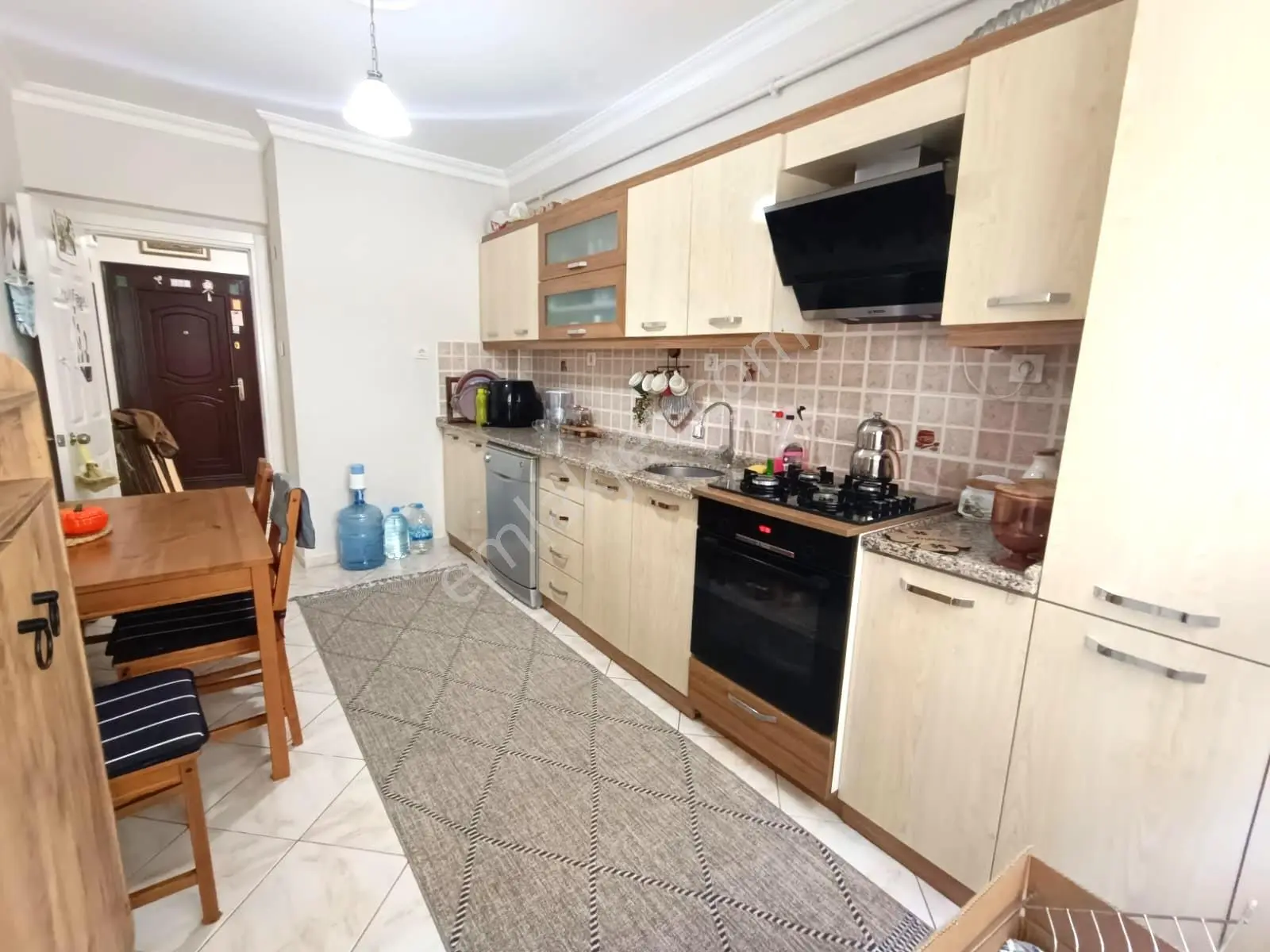 Kazimiye Mah. 3+1 /136 M2 Ebeveyn Banyolu Site İçi Kiralık Daire