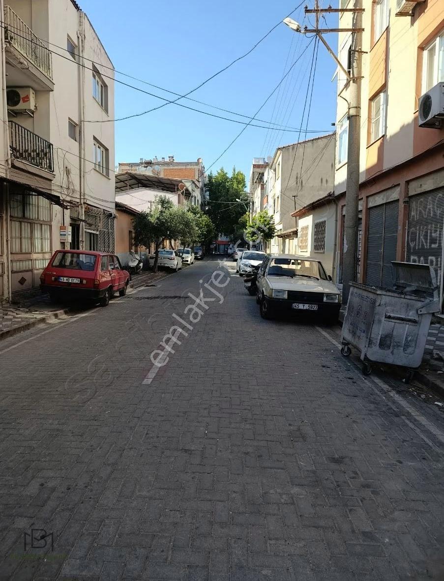 Mustafa Başyiğit Emlak'tan Satılık Dükkan Reşatbey'de