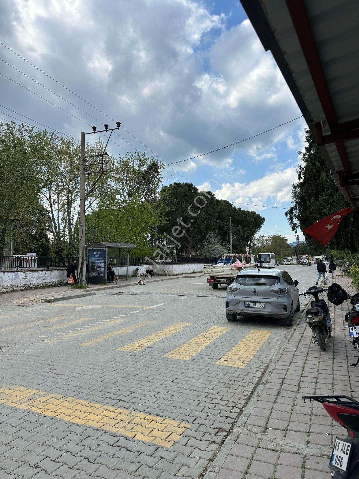 Zeki Emlak'tan Muradiye'de Cadde Üzeri Kiralık 1+1 Daire - Görsel 17