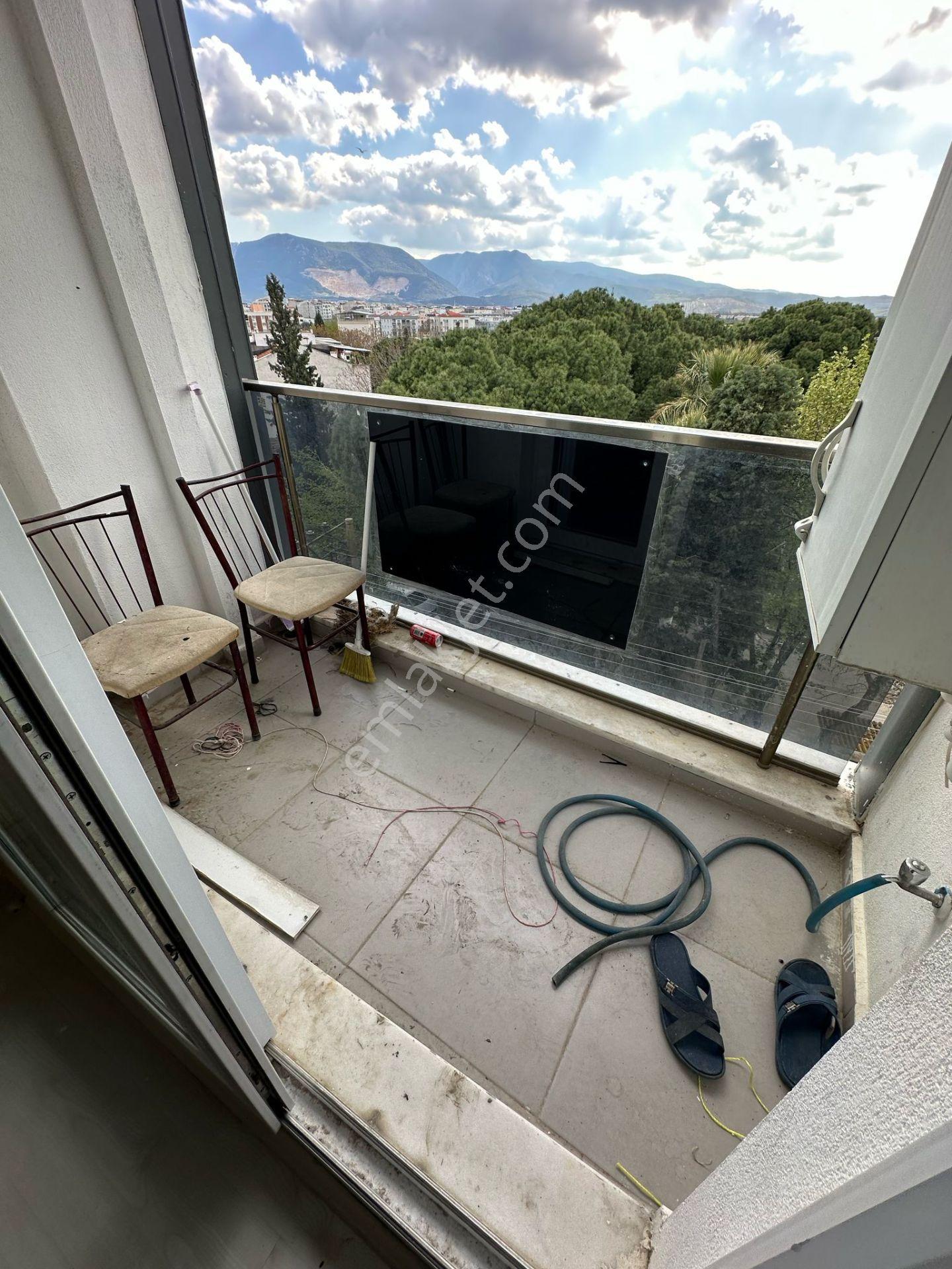 Zeki Emlak'tan Muradiye'de Cadde Üzeri Kiralık 1+1 Daire - Görsel 6