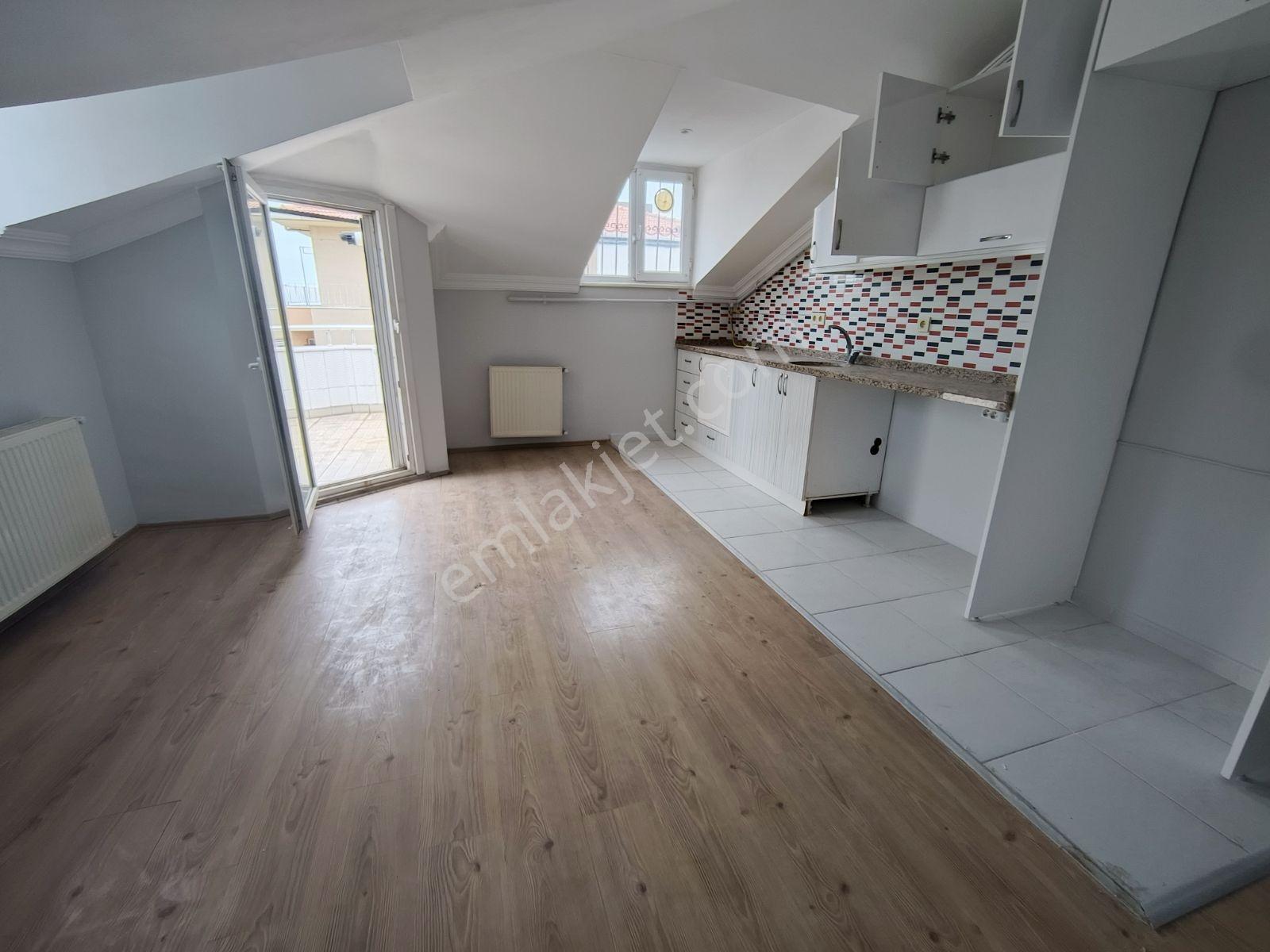 Güneyden Teraslı Asansörlü Köşe Başı 2+1.80m2 Daire - Görsel 15