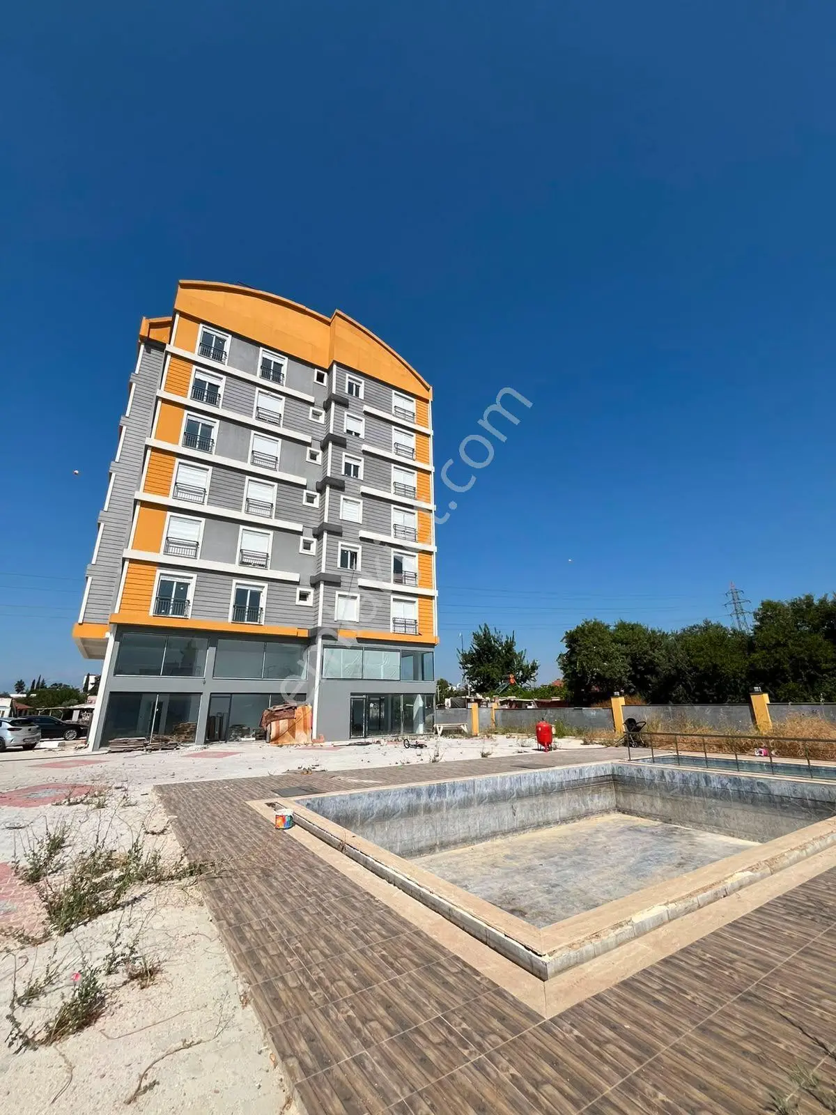 Baraj Mahallesinde Havuzlu Site 2+1 Satılık