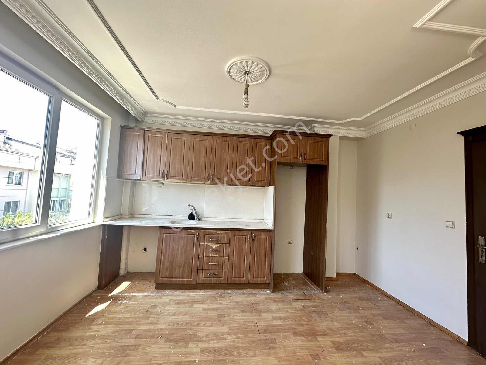 Berrin Kavcar'dan Fener'de Kiralık Dubleks Daire - Görsel 24