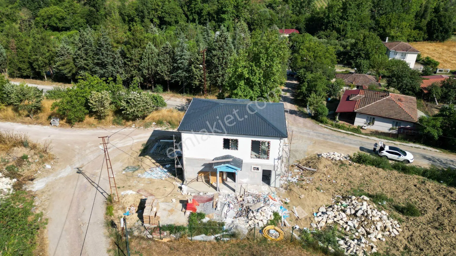 Altınova Karadere Satılık(eksıkler Tamamlanarak Teslım Edılecek) Tripleks Villa - Görsel 2