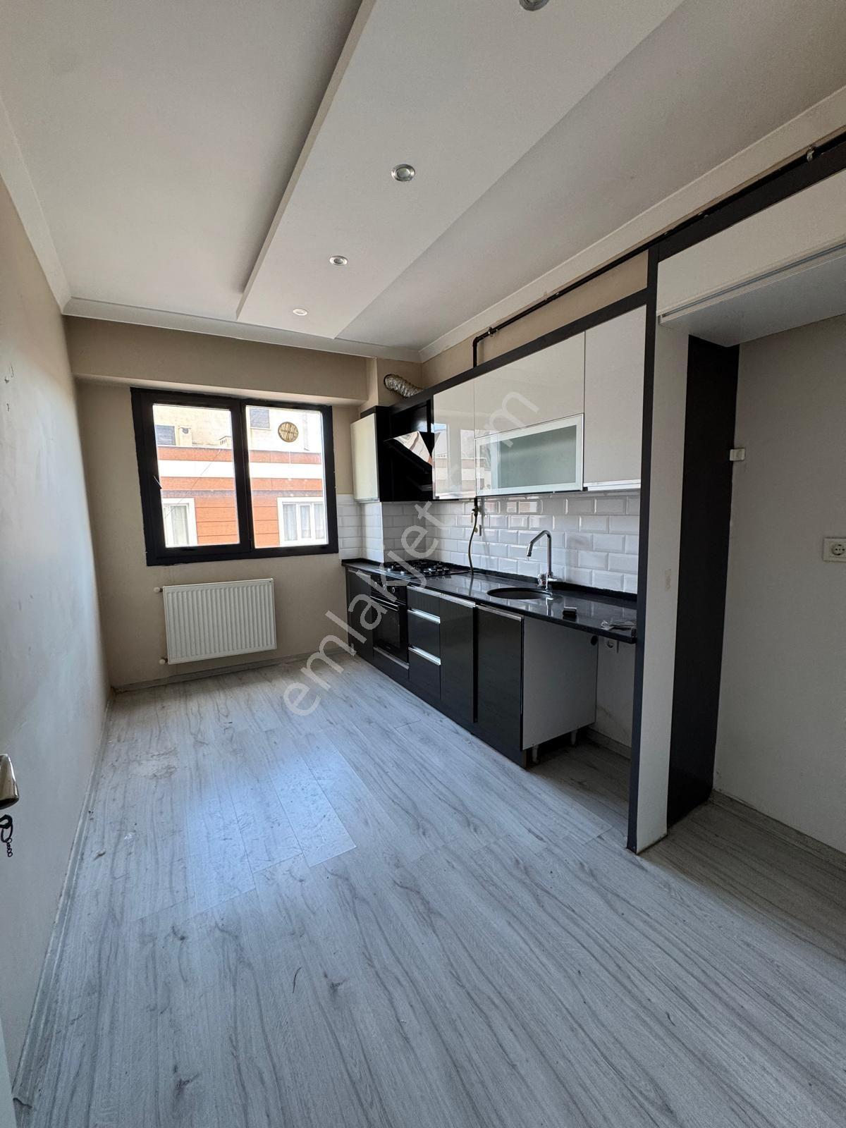 Zeki Emlak'tan Muradiye Mh. 23 Nisan Parkı Civ 2+1 Kiralık Daire - Görsel 2