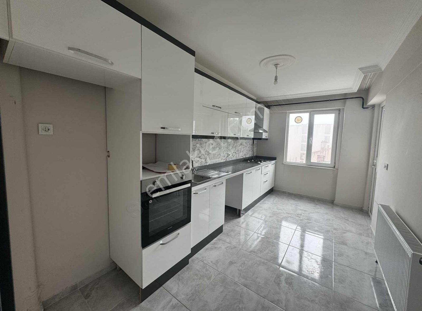 Tema Emlaktan Ortacami Mahallesi Geniş Arakat Kiralık 3+1 Daire - Görsel 3