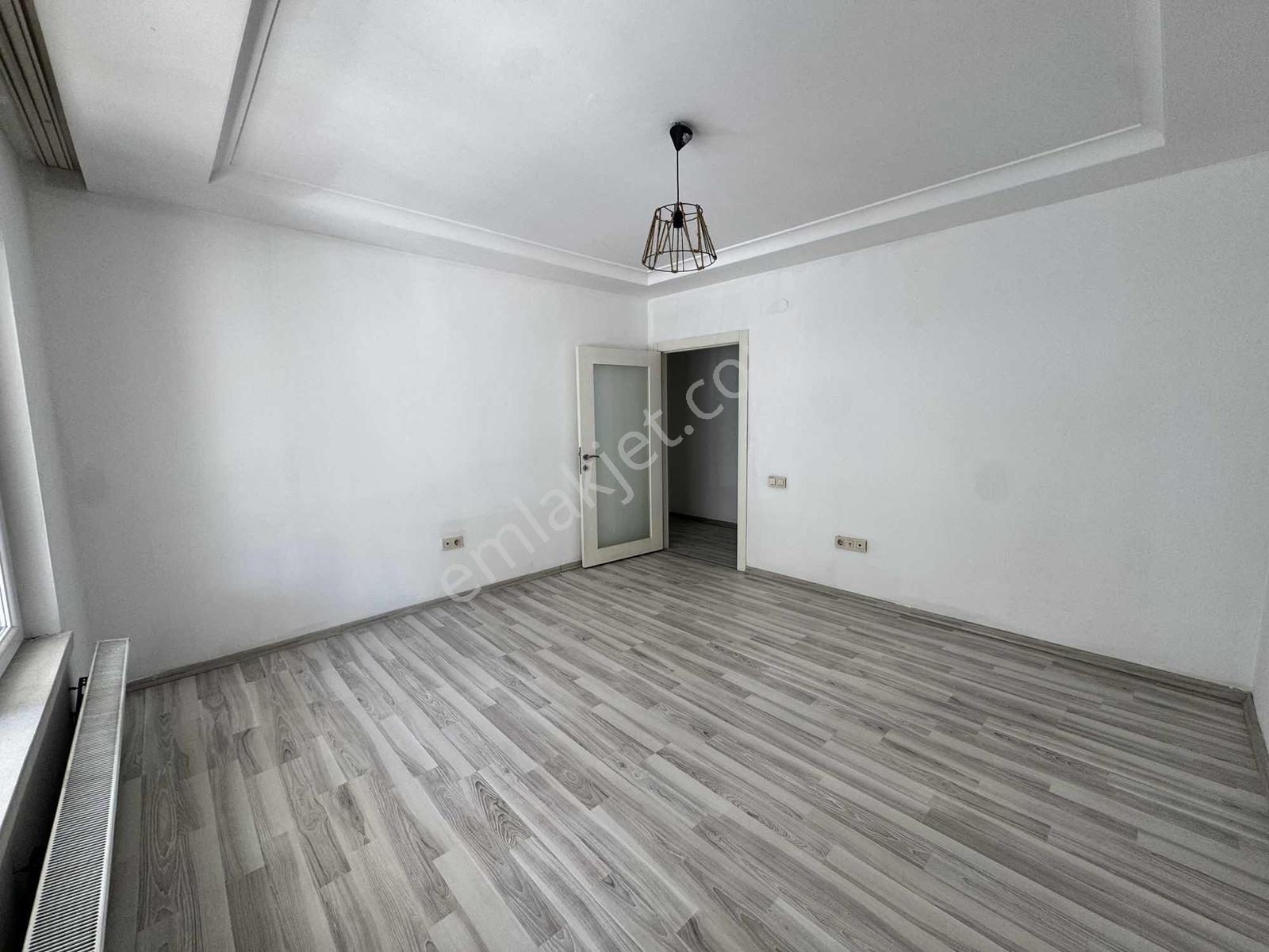 Vip'den 17. Caddede Kök Tapu Geniş Balkon Satılık 1+1 Daire - Görsel 4