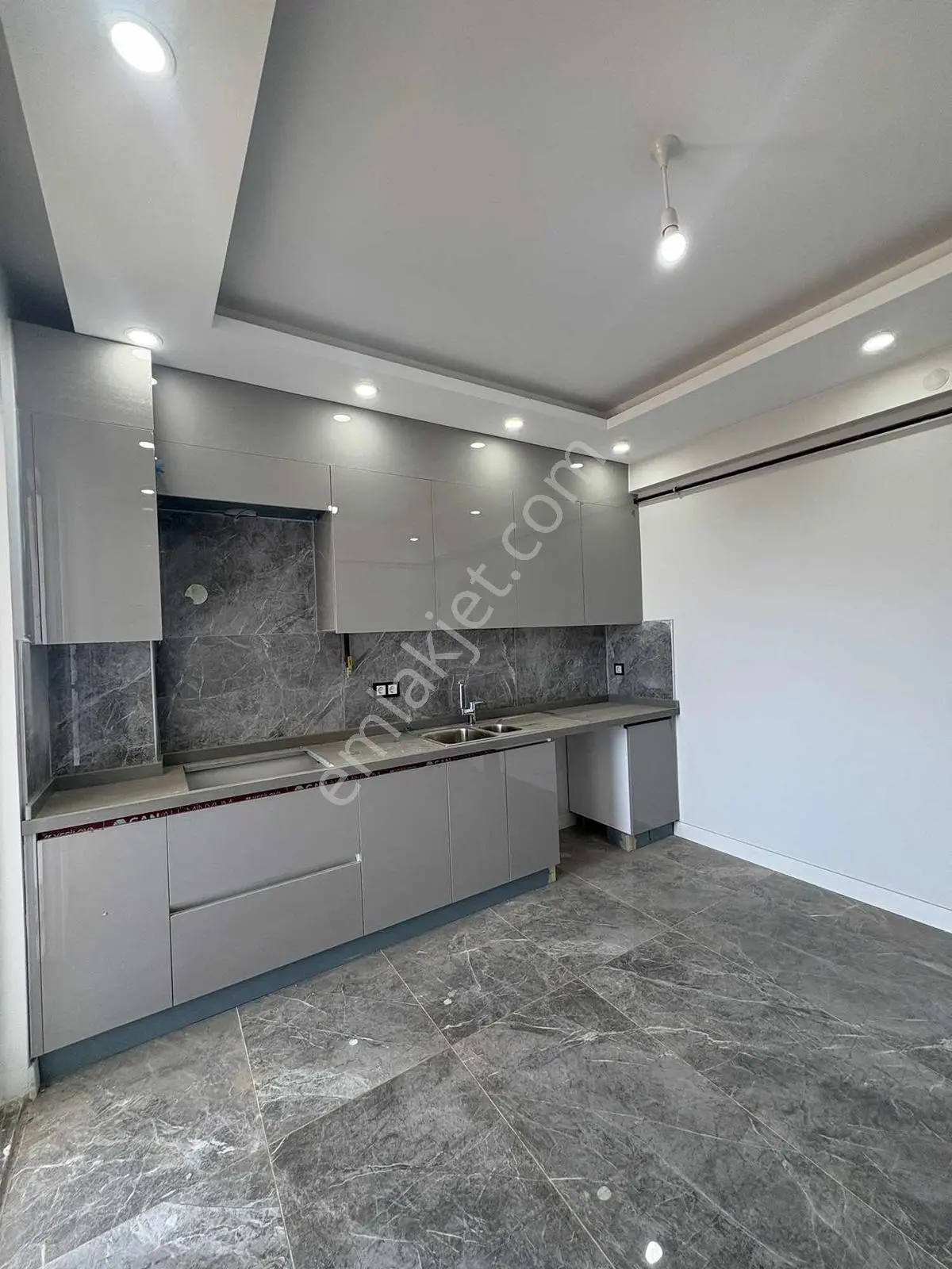 Kartepe Fsm De Havuzlu Güvenlikli Site İçinde 140 M2 3+1 Daire - Görsel 9