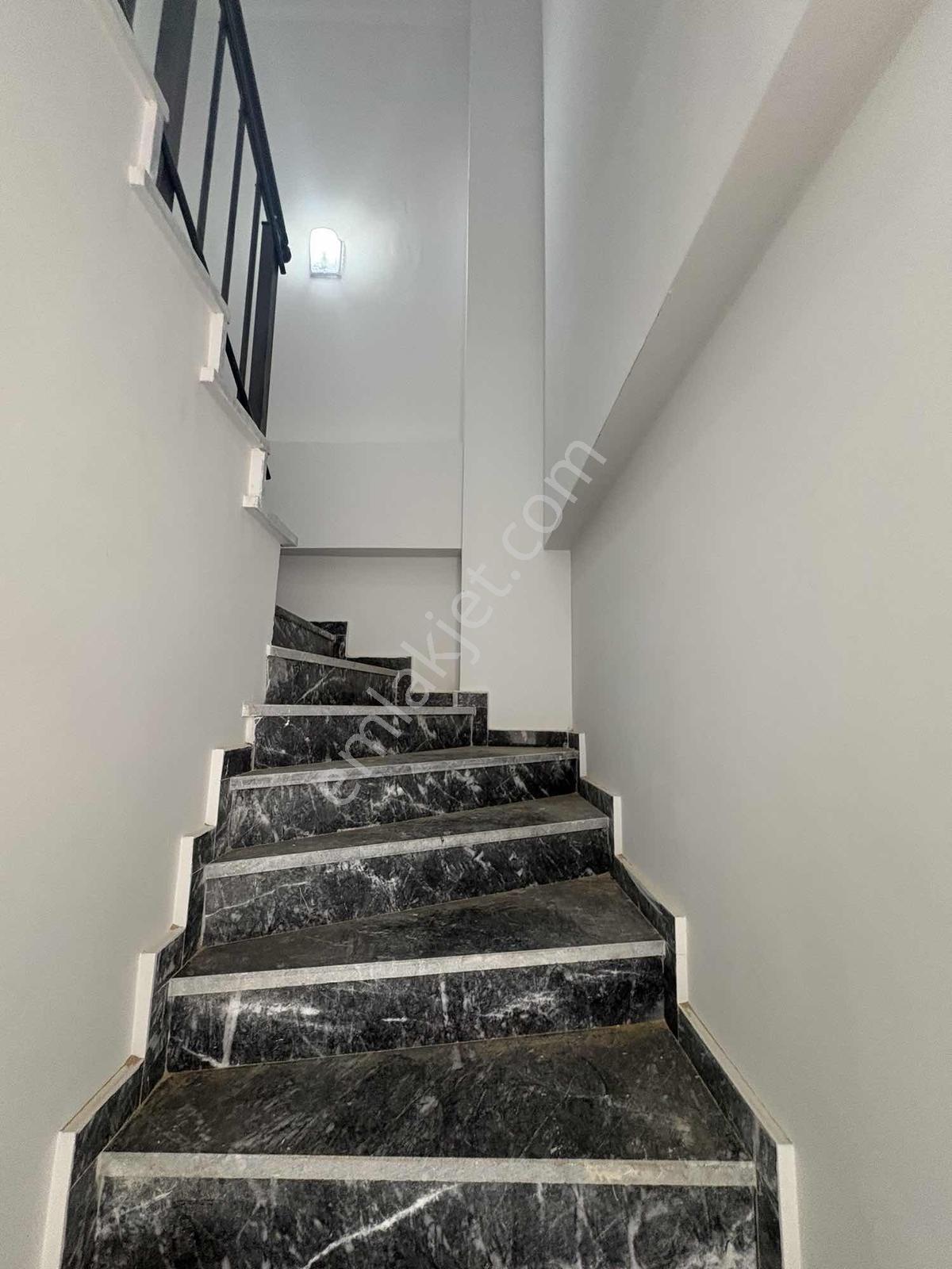 Kartepe Fsm De Havuzlu Güvenlikli Site İçinde 140 M2 3+1 Daire - Görsel 26