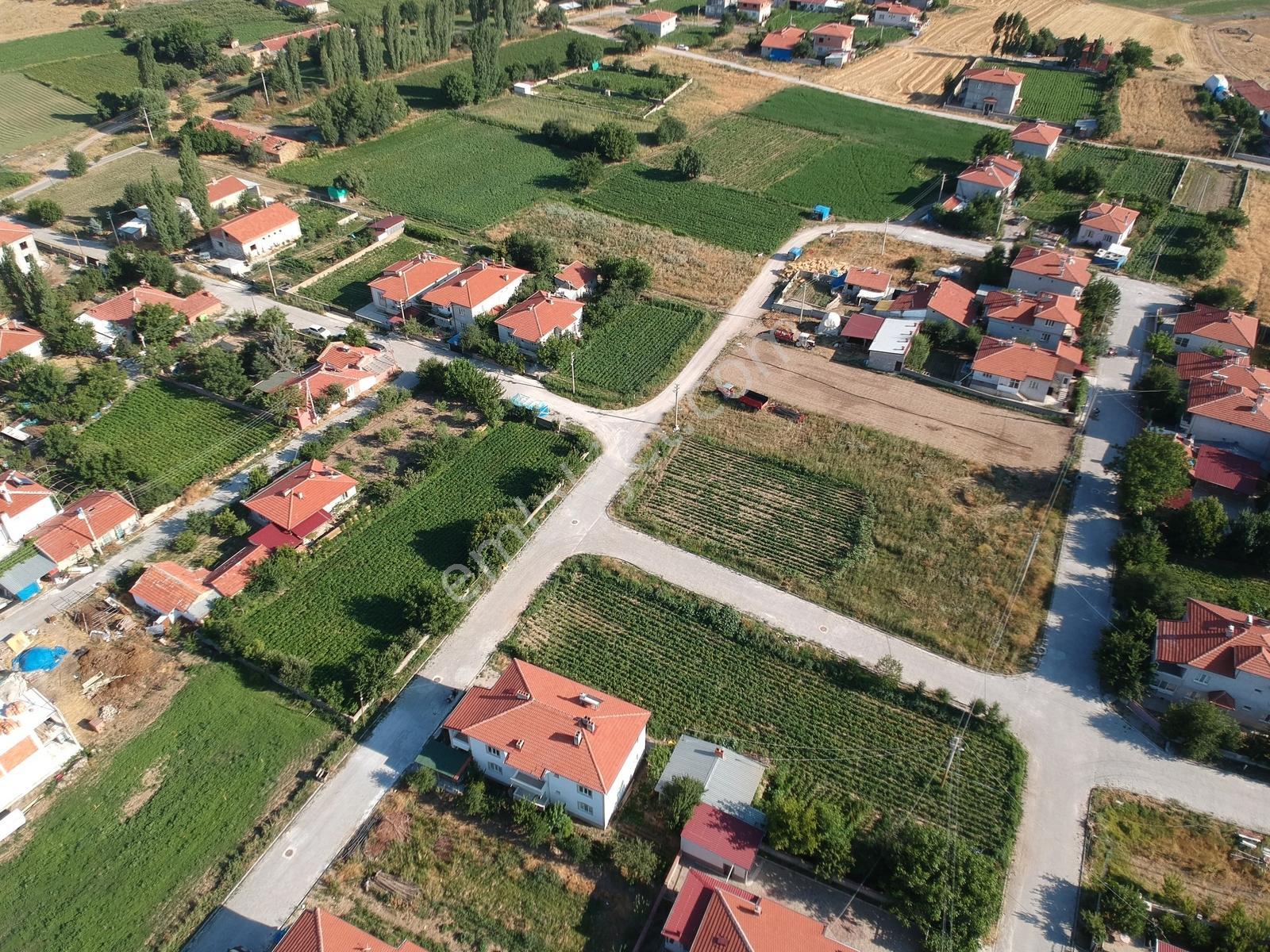 İlbey // Şuhut "zafer" Mahallesinde Satılık 501 M ² Köşe Arsa - Görsel 10