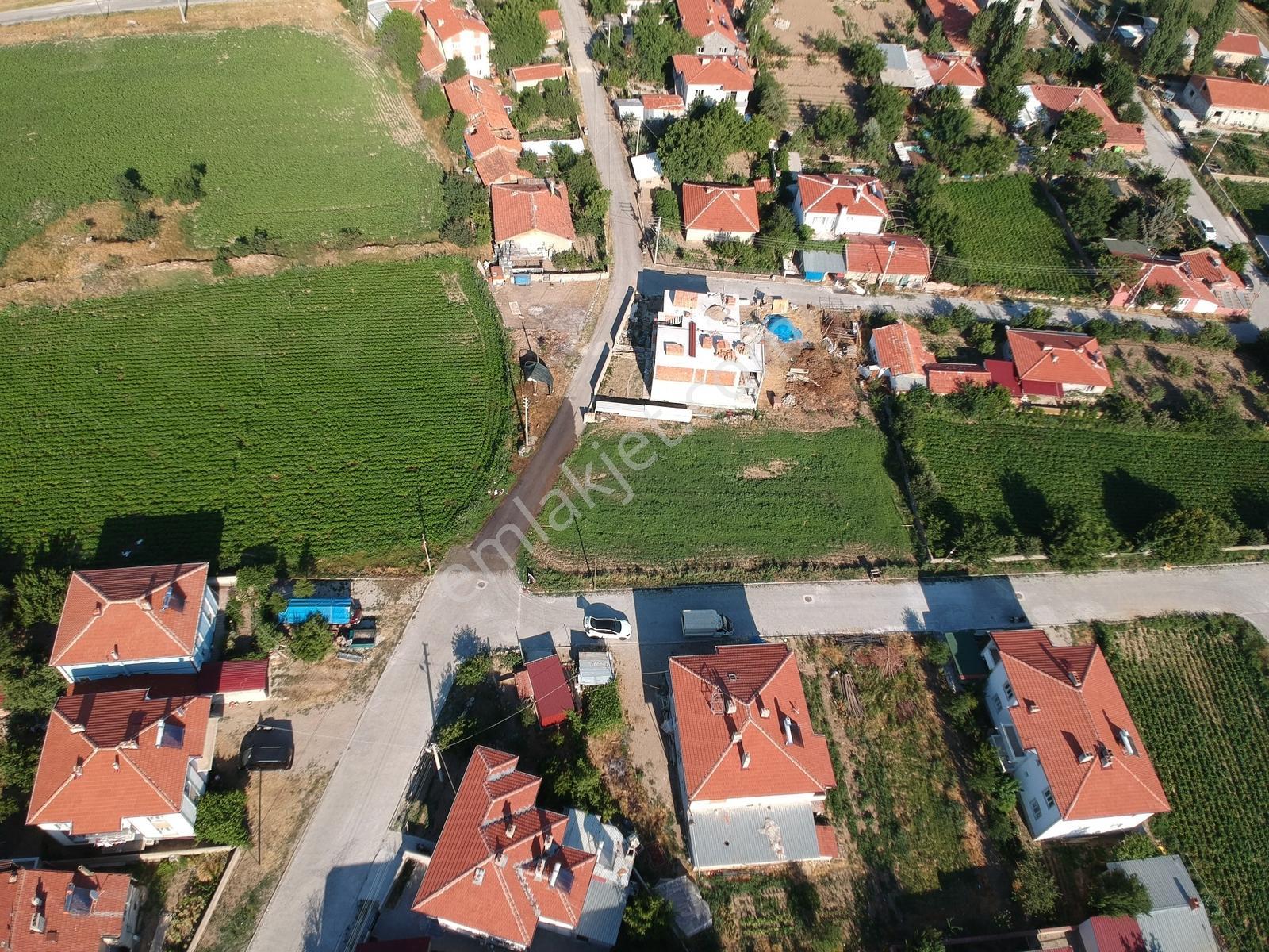 İlbey // Şuhut "zafer" Mahallesinde Satılık 501 M ² Köşe Arsa - Görsel 14