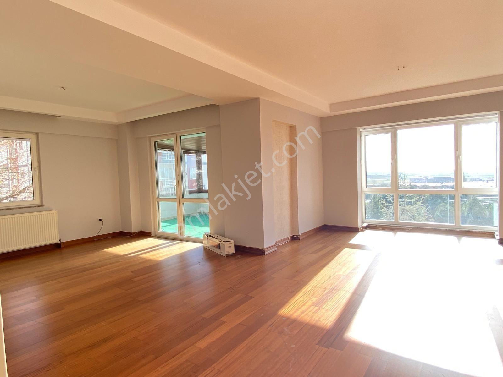 Soho Evleri'nde 4+1 Muhteşem Manzaralı 185 M² Kiralık Daire - Görsel 6