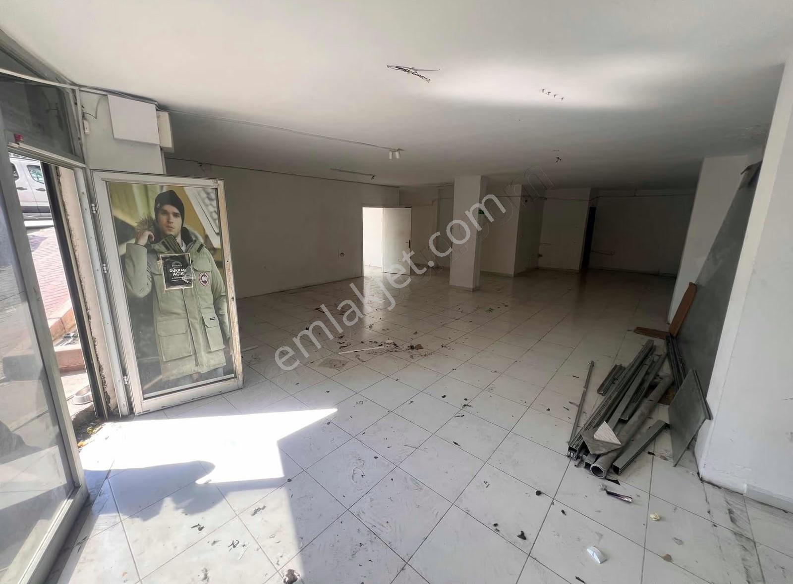 Esentepe'de Kiralık Depolu Dükkan