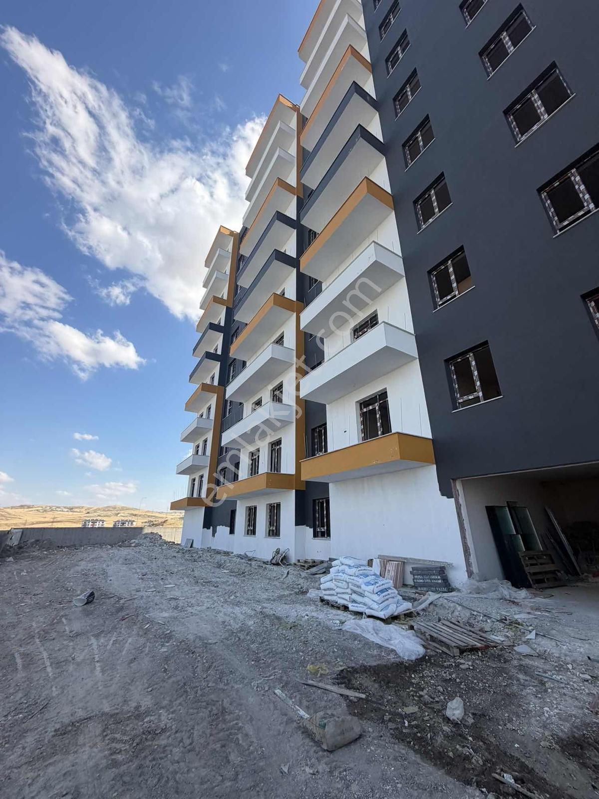 A L C Den Saraycıkta Yatırım Fırsatı 2+1 Ara Katta Site İçi - Görsel 2