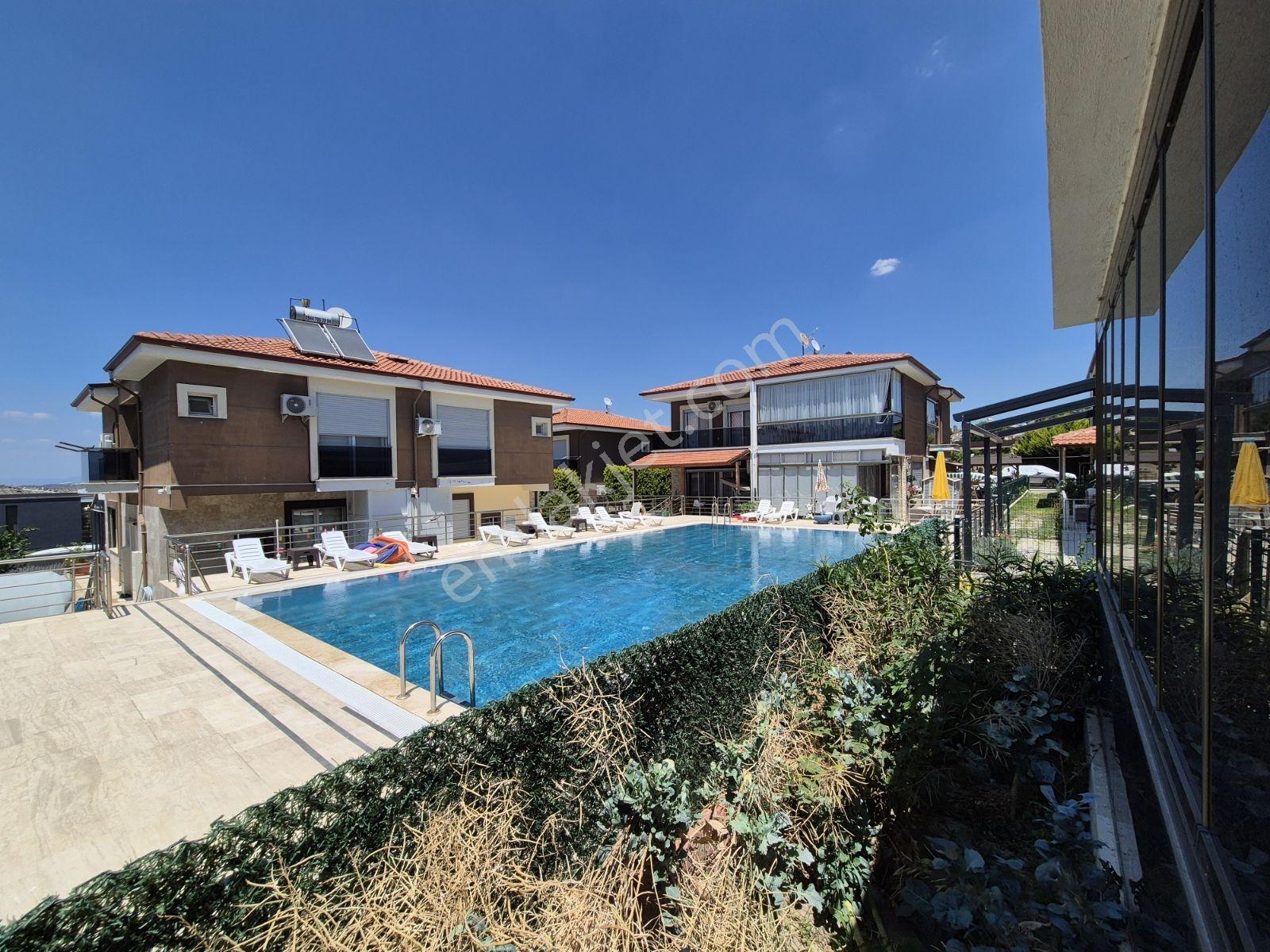 Kuşadası Soğucak Da Deniz Manzaralı Satılık Lüks 4+1 Villa!