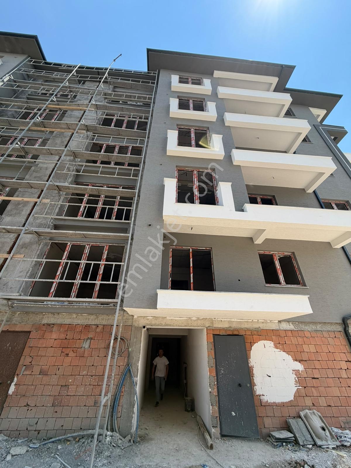 Kolçan'dan Cumhuriyet Mh. Çevre Yolu Üstünde Satılık 3+1 Fırsatı - Görsel 11