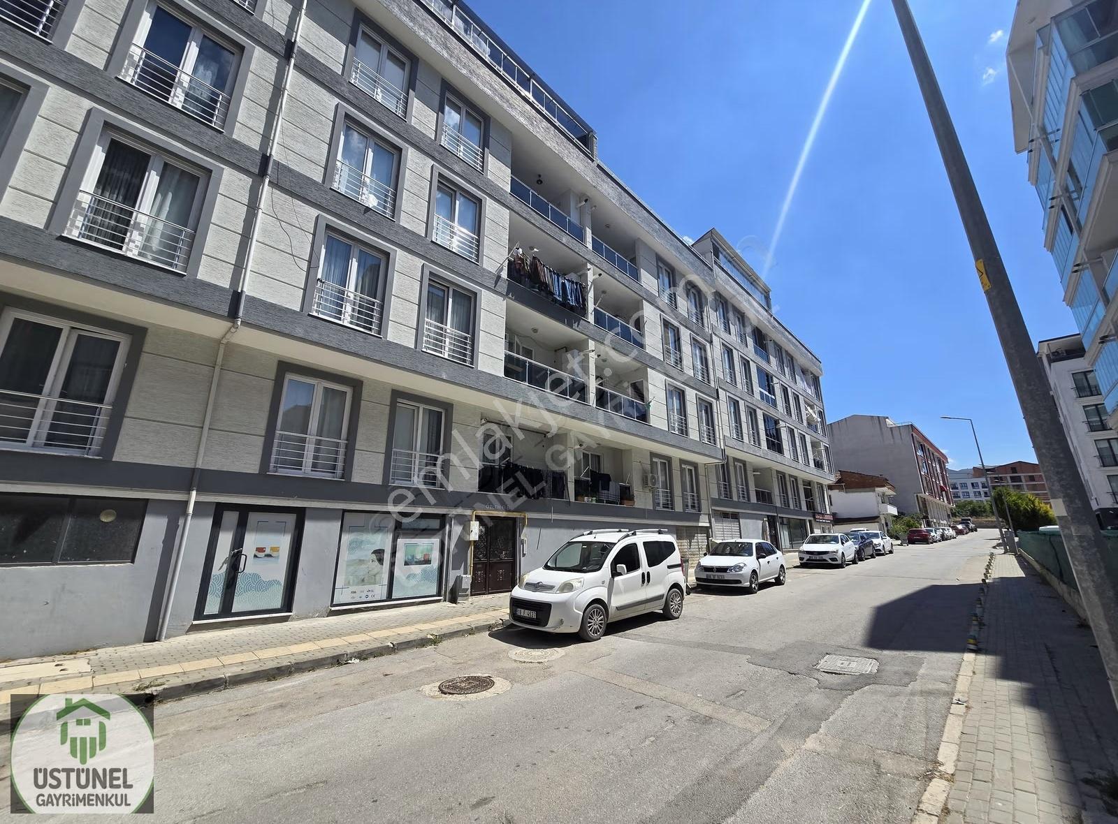 Üstünel'den Aile Binasında Arakat Ayrı Mutfaklı Satılık Daire - Görsel 6
